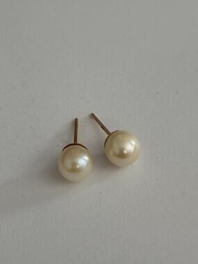 14K Yellow Gold Cultured Pearls Studs Earrings READ